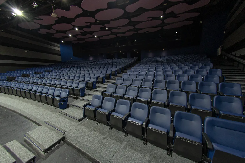 Projetos de Poltronas para teatros realizados pelo Brasil
