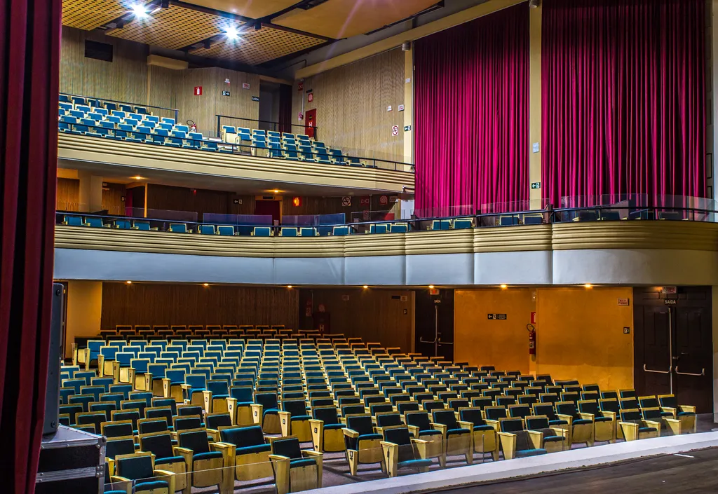 Projetos de Poltronas para teatros realizados pelo Brasil