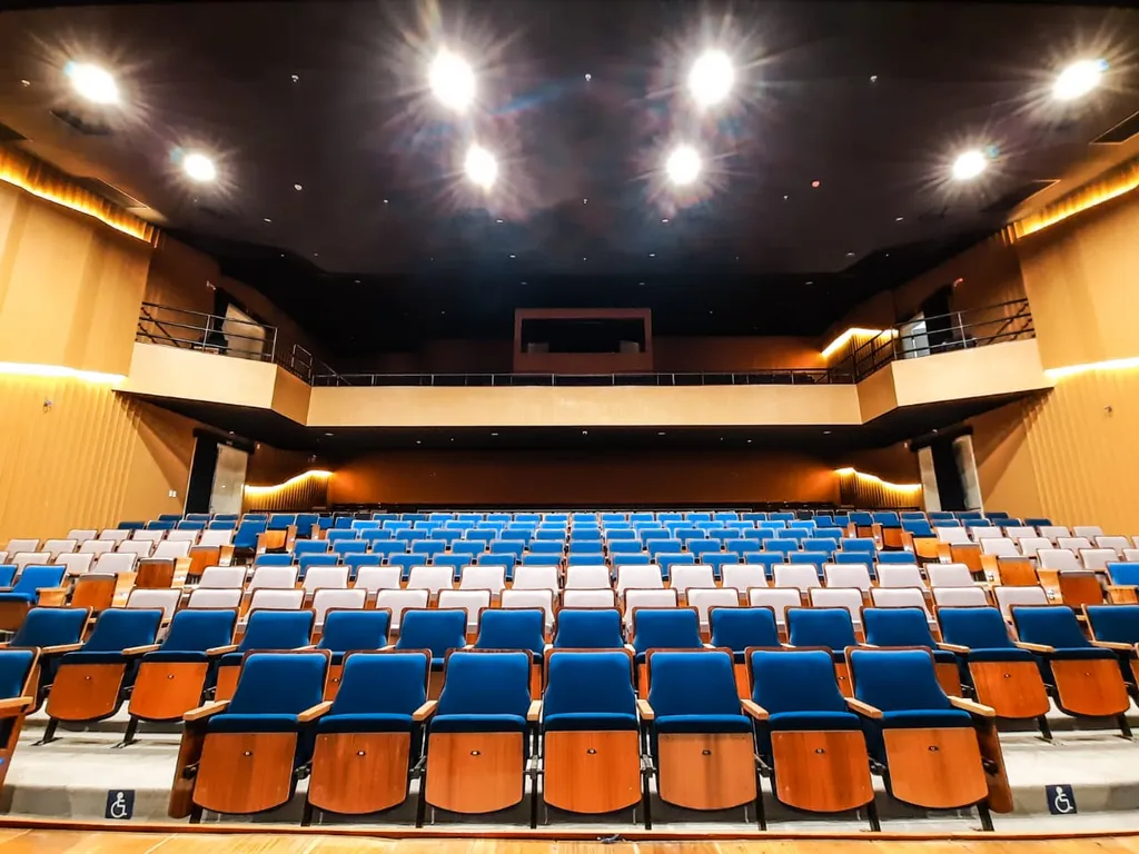 Projetos de Poltronas para teatros realizados pelo Brasil
