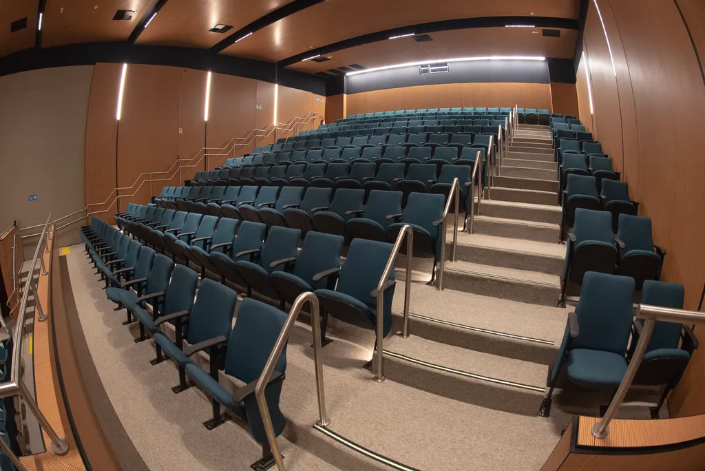Projetos de Poltronas para teatros realizados pelo Brasil